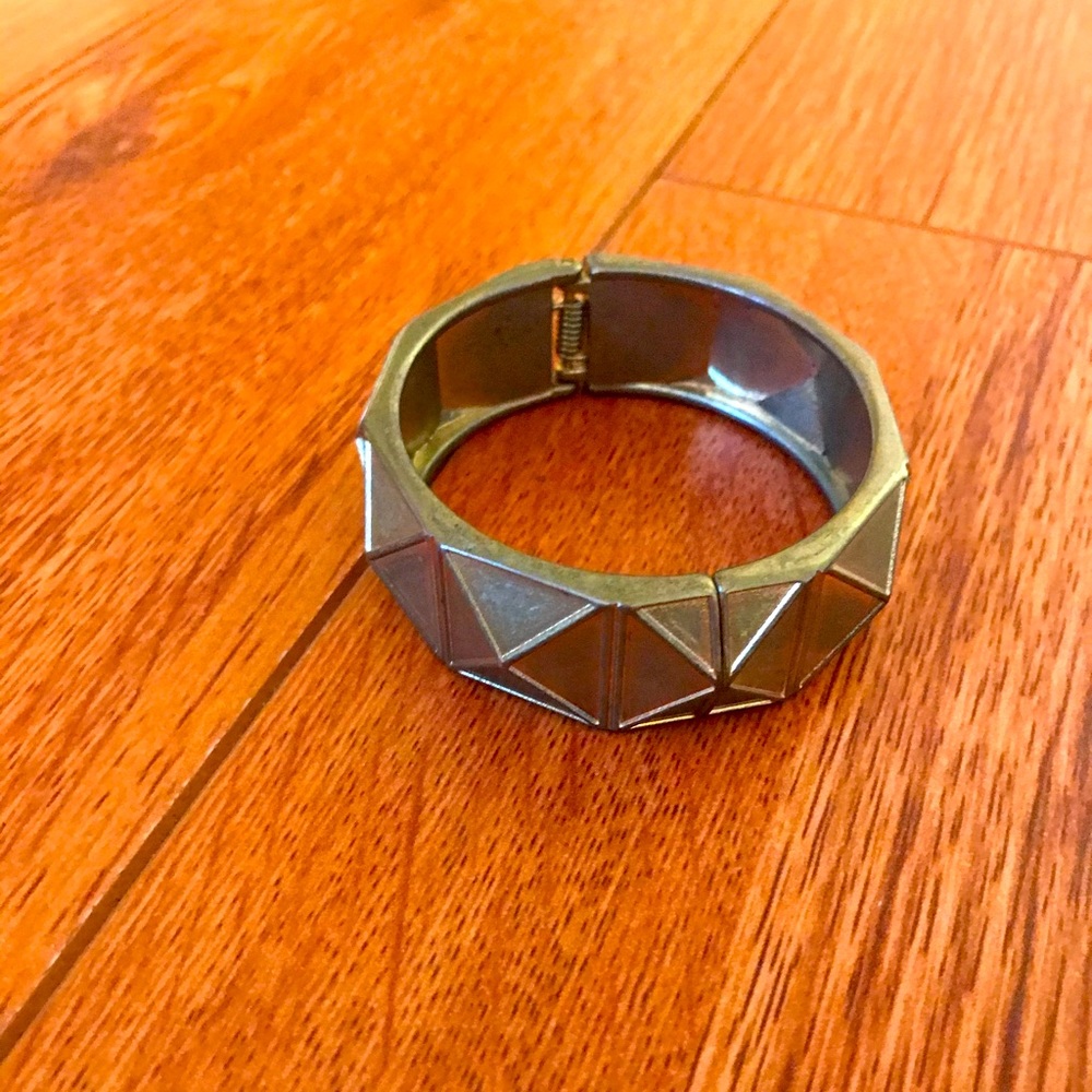 Very cute bracelet, like brand new condition.